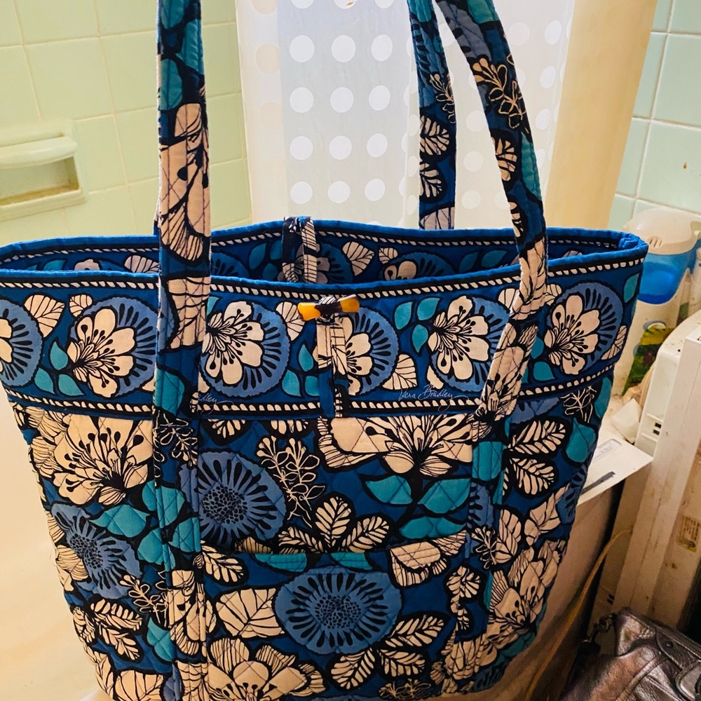 Really cute Vera Bradley Tote